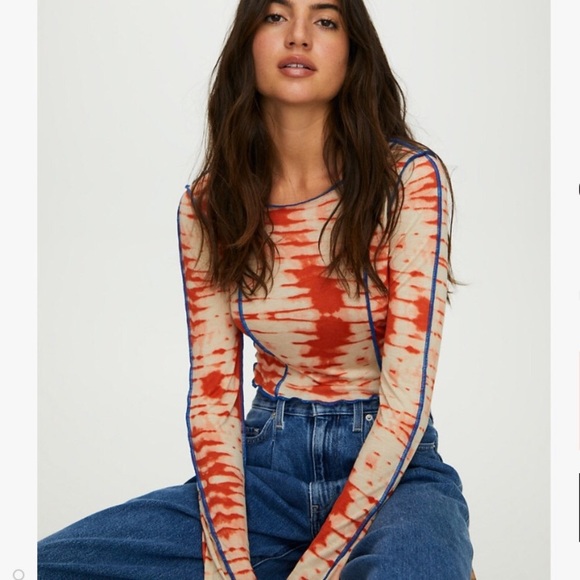 Wilfred Tops - ⭐️Aritzia Wilfred NEW w/tags Orbit tie dye crop❤️